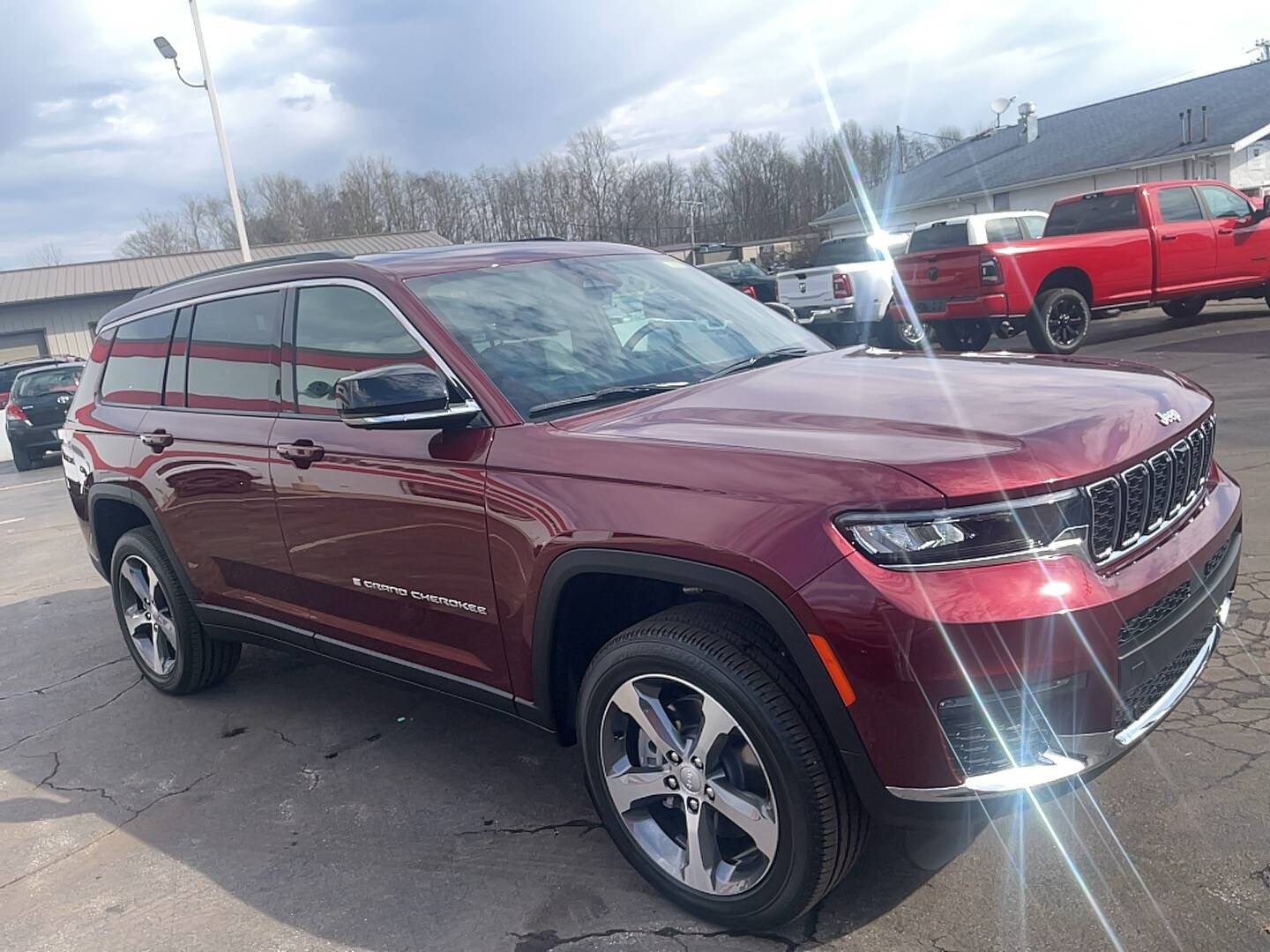 2025 Jeep Grand Cherokee Limited photo 3
