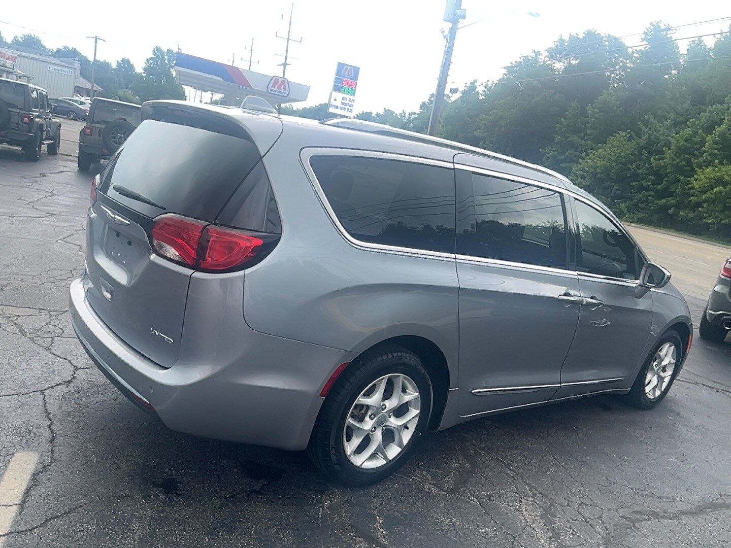 2020 Chrysler Pacifica Limited photo 4