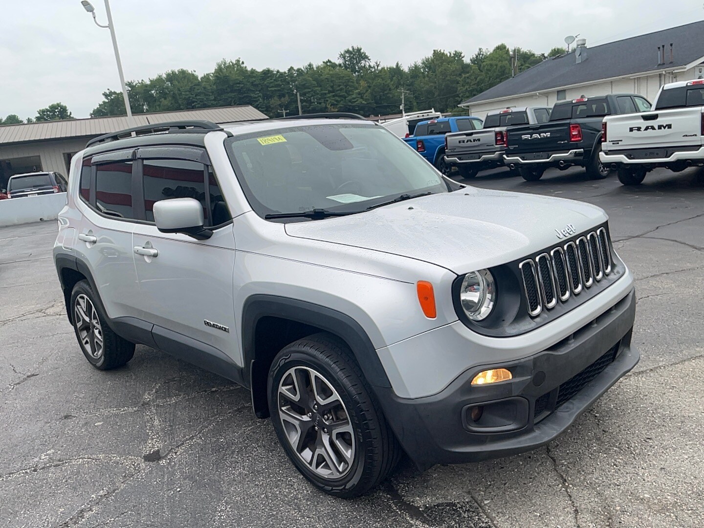 2016 Jeep Renegade Latitude photo 2