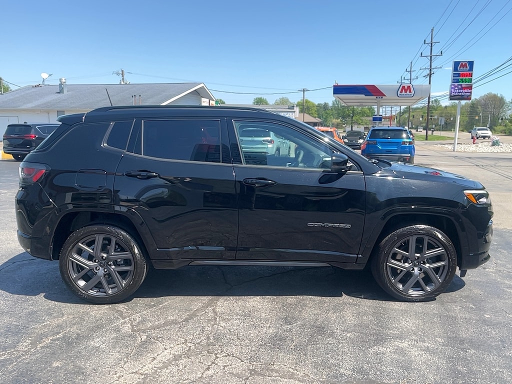 Used 2025 Jeep Compass Limited 4WD Sport Utility Vehicles