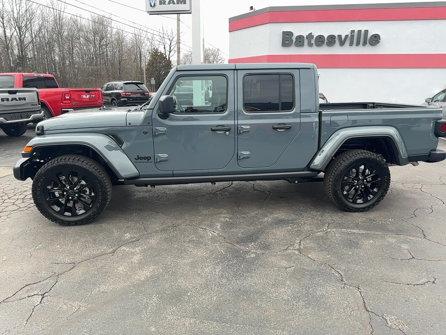 2025 Jeep Gladiator Sport photo 2