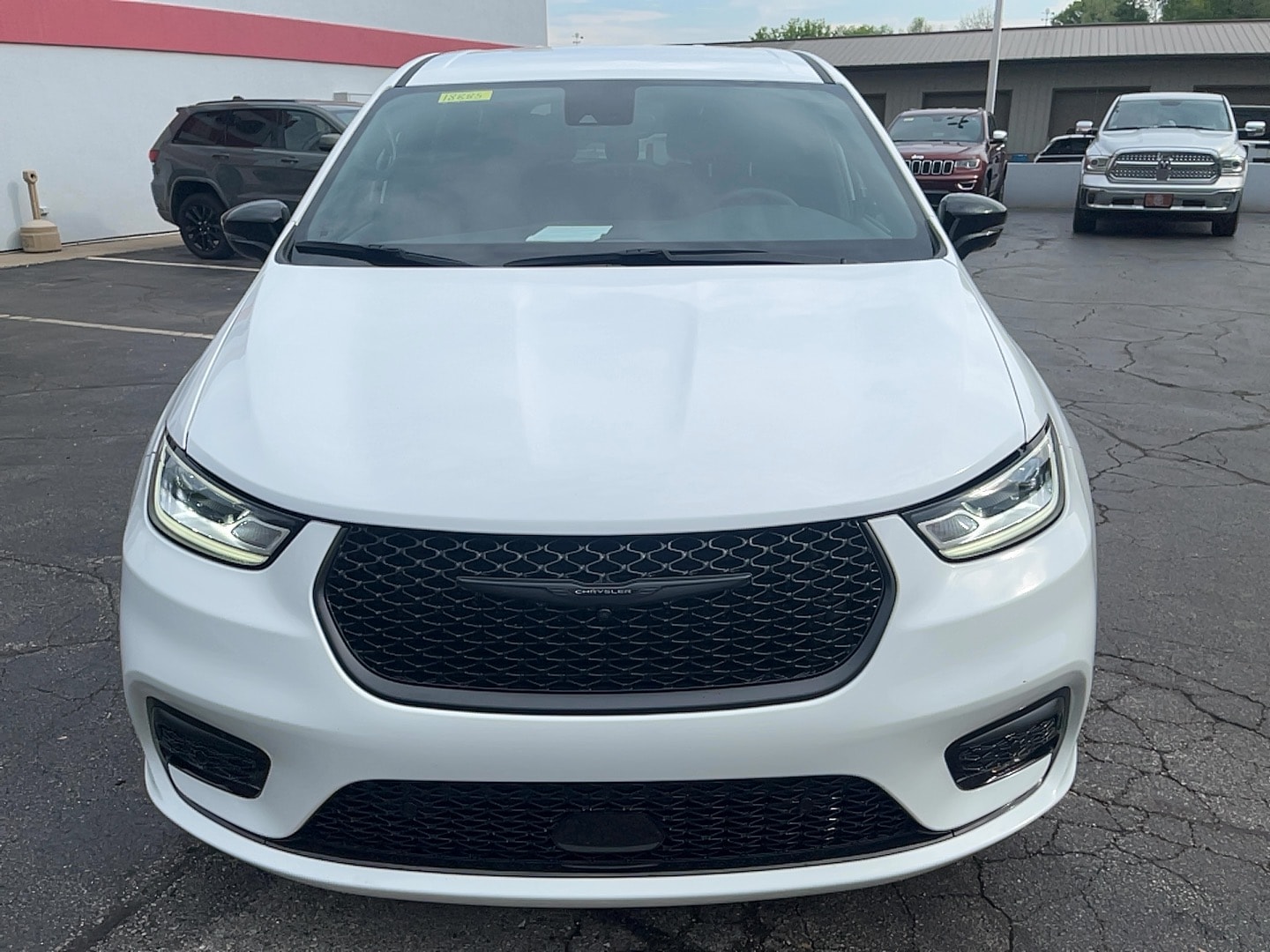 Used 2024 Chrysler Pacifica PHEV Select with VIN 2C4RC1S7XRR115268 for sale in Batesville, IN