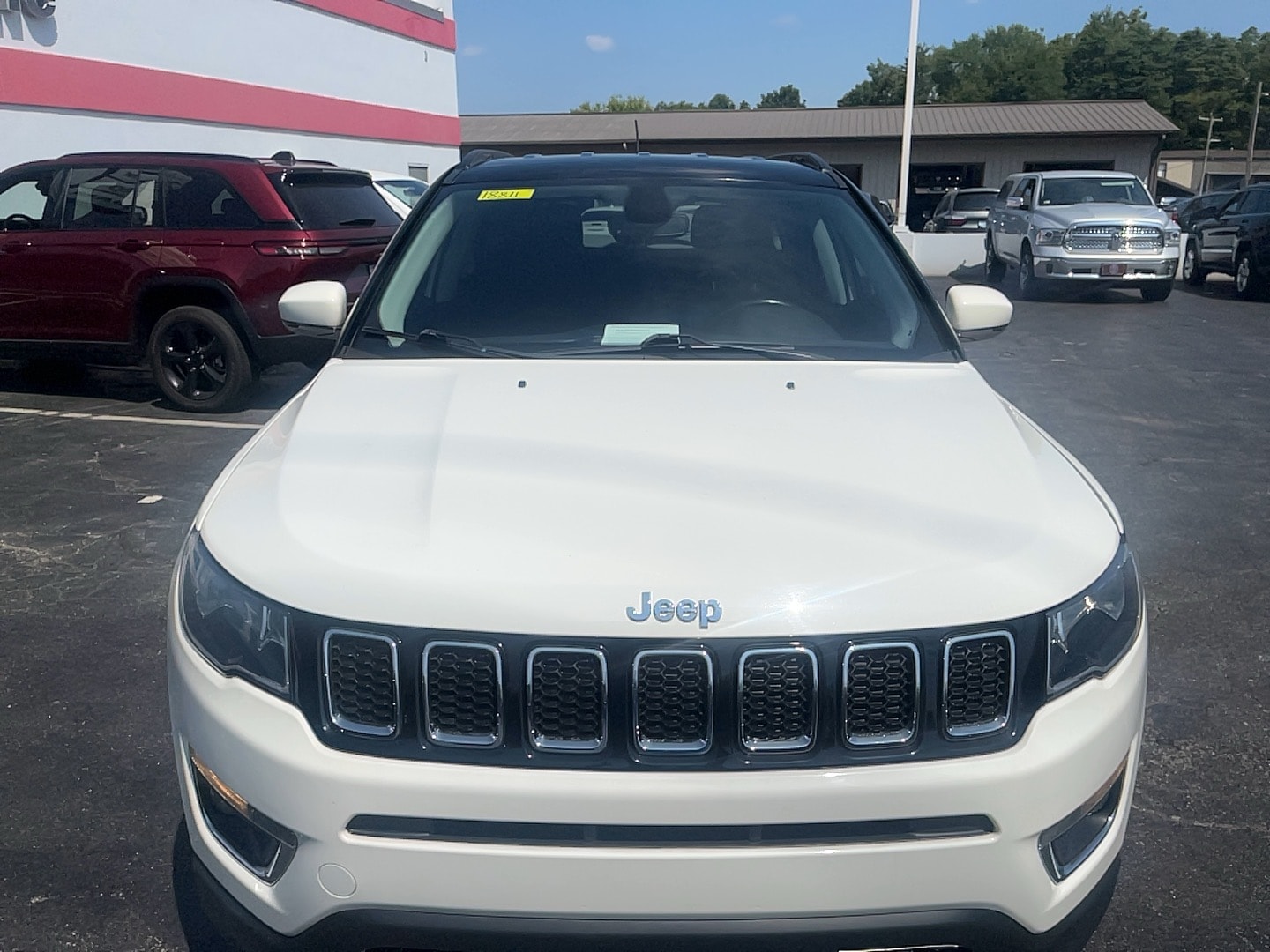 Used 2019 Jeep Compass Limited with VIN 3C4NJDCB8KT753689 for sale in Batesville, IN