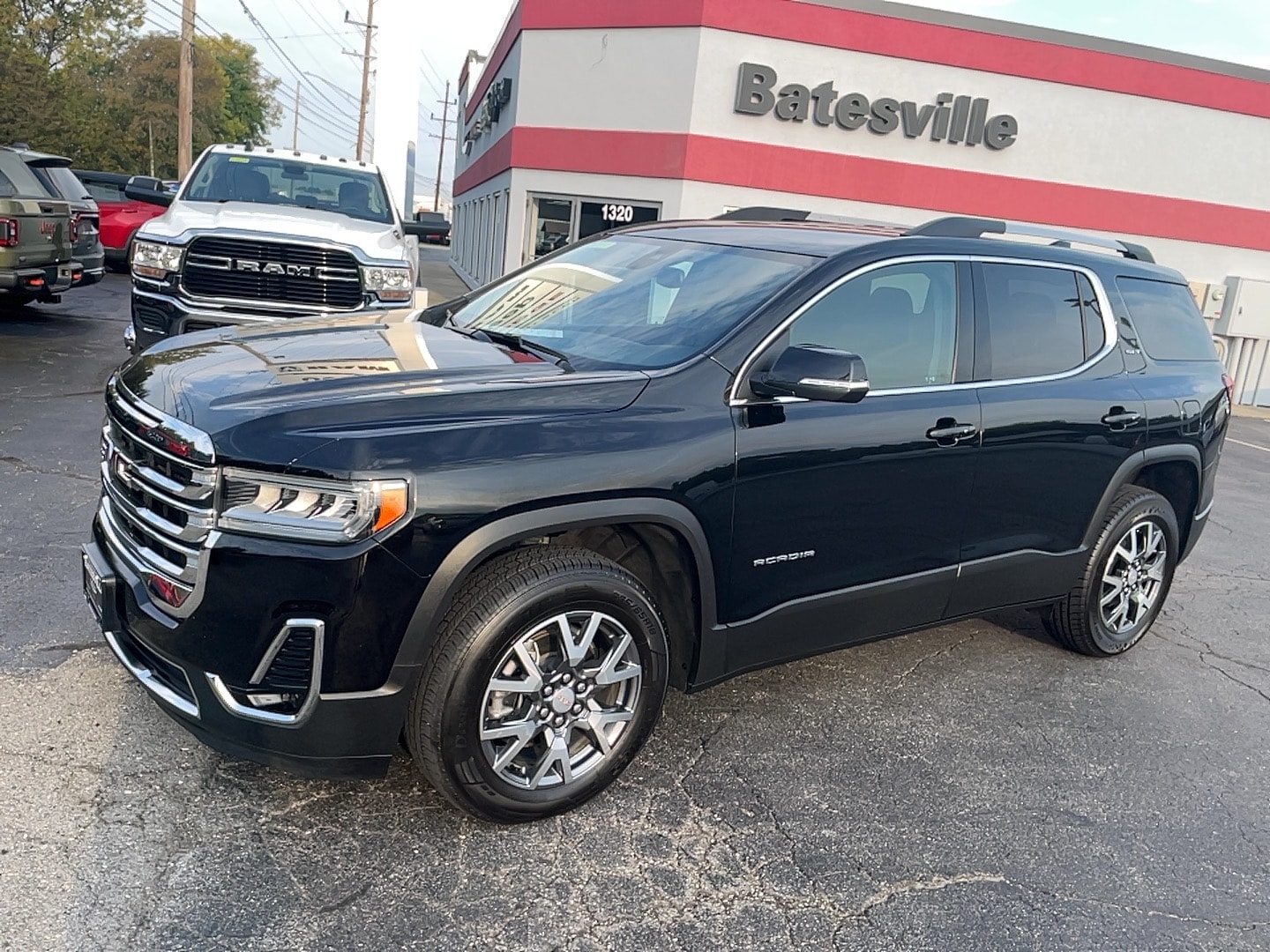 2023 GMC Acadia SLT's photo