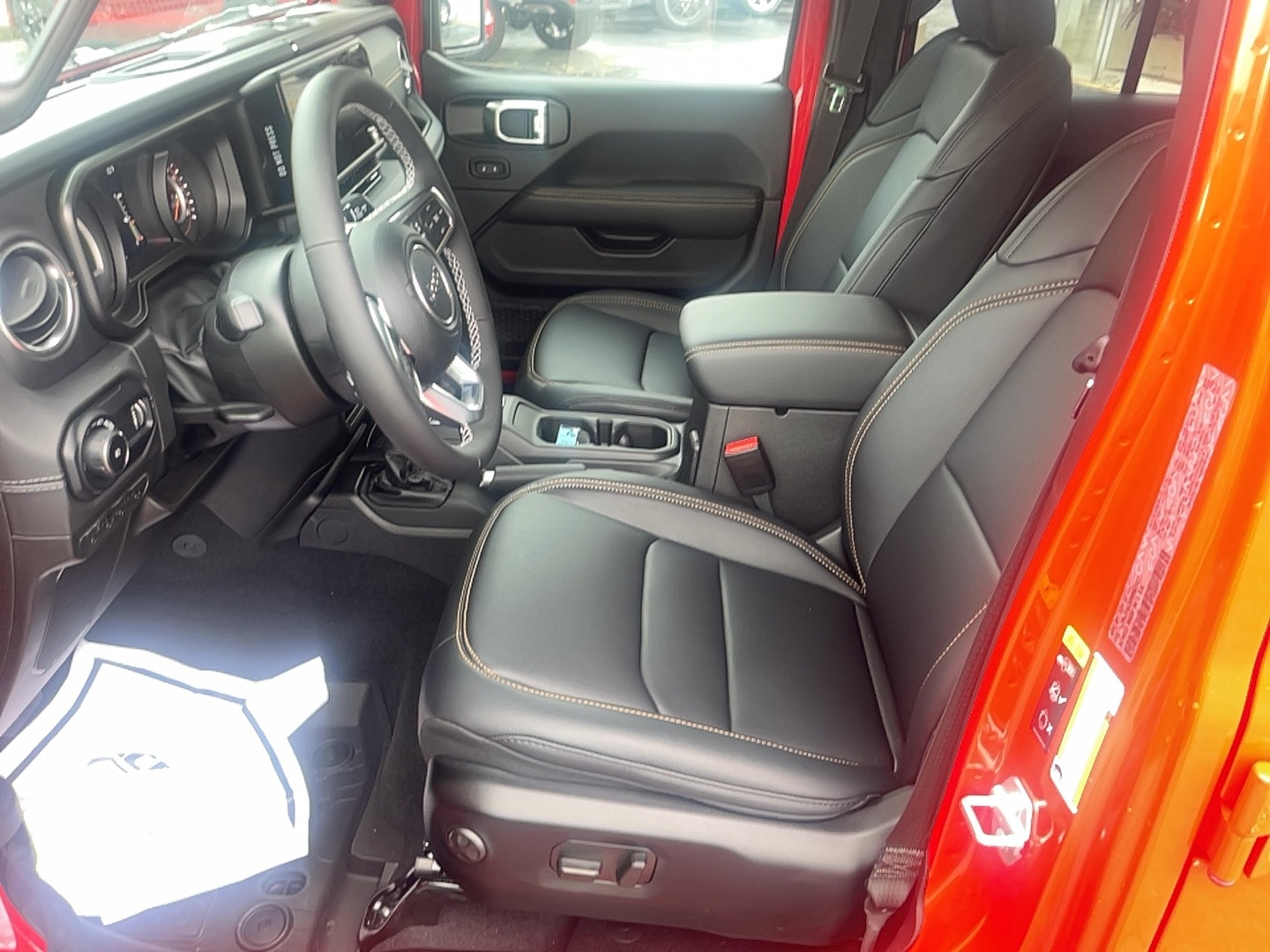 2025 Jeep Wrangler 4-Door Sahara - Photo 11