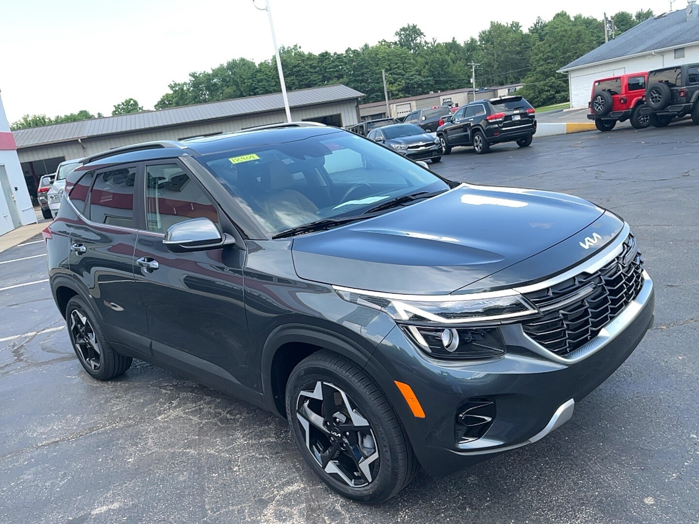 2024 Kia Seltos EX photo 3