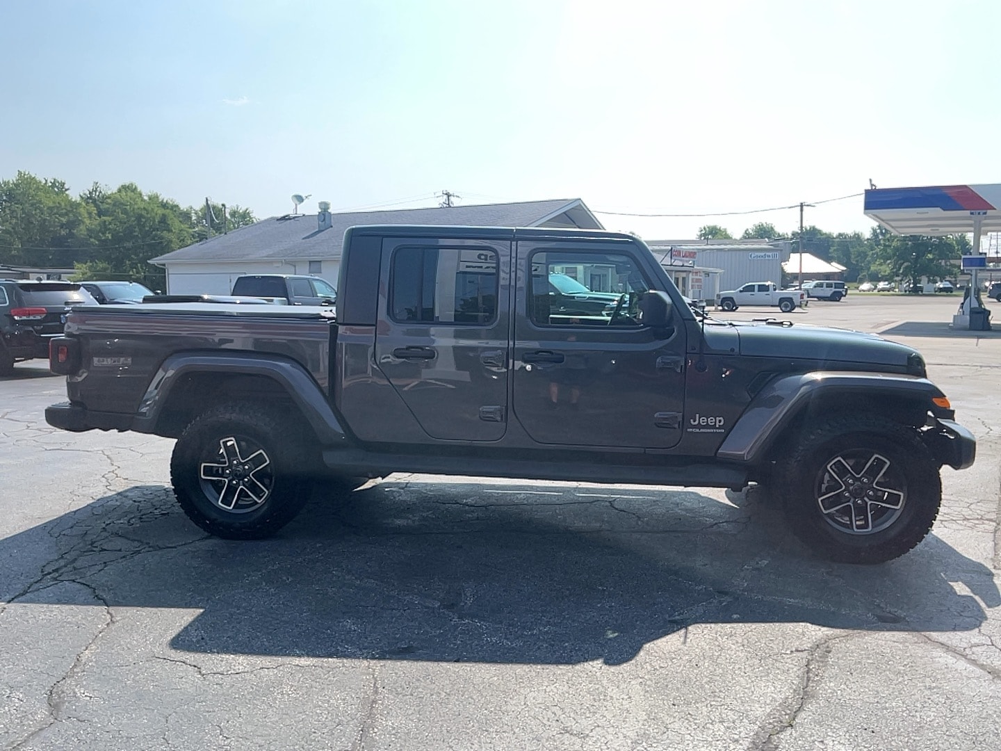 Used 2023 Jeep Gladiator Overland with VIN 1C6HJTFG5PL507529 for sale in Batesville, IN