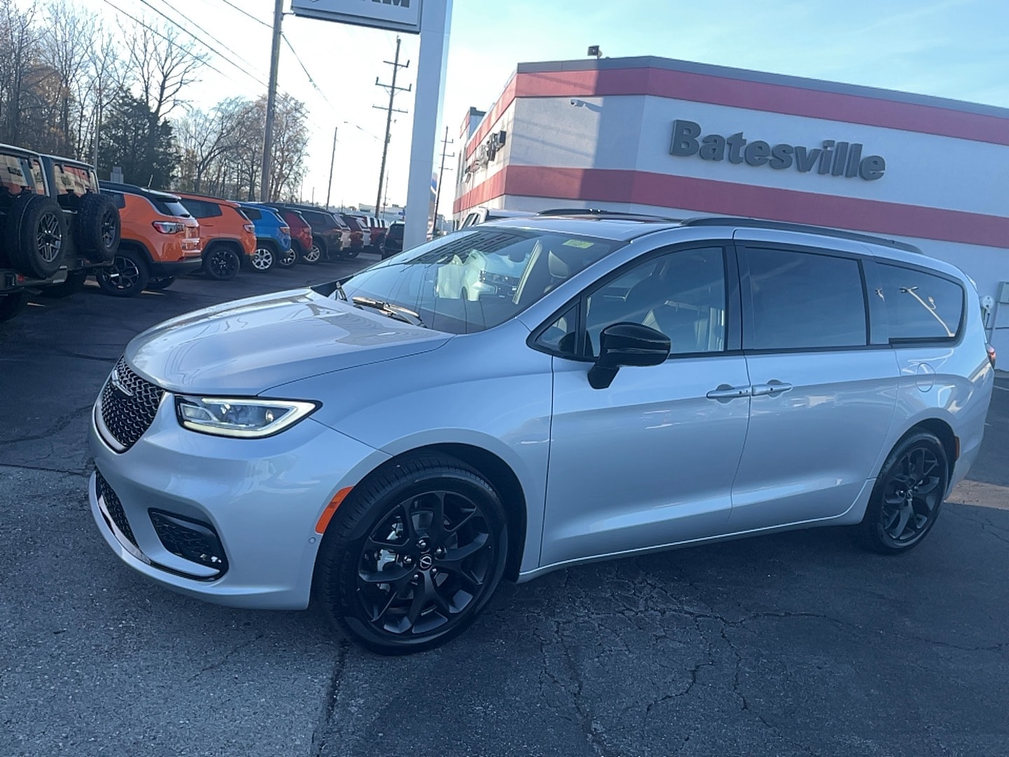 2026 Chrysler Pacifica Limited's photo