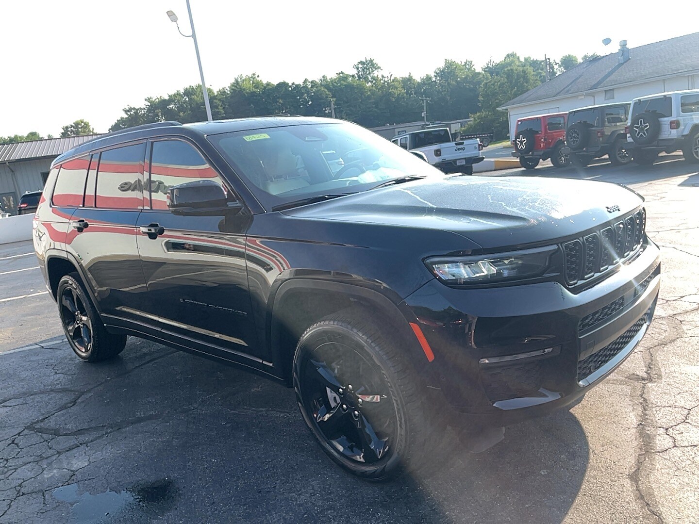 2024 Jeep Grand Cherokee Limited photo 2