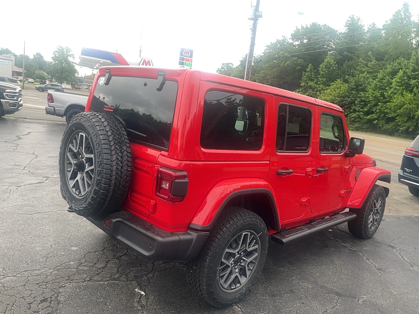 2025 Jeep Wrangler 4-Door Sahara - Photo 6