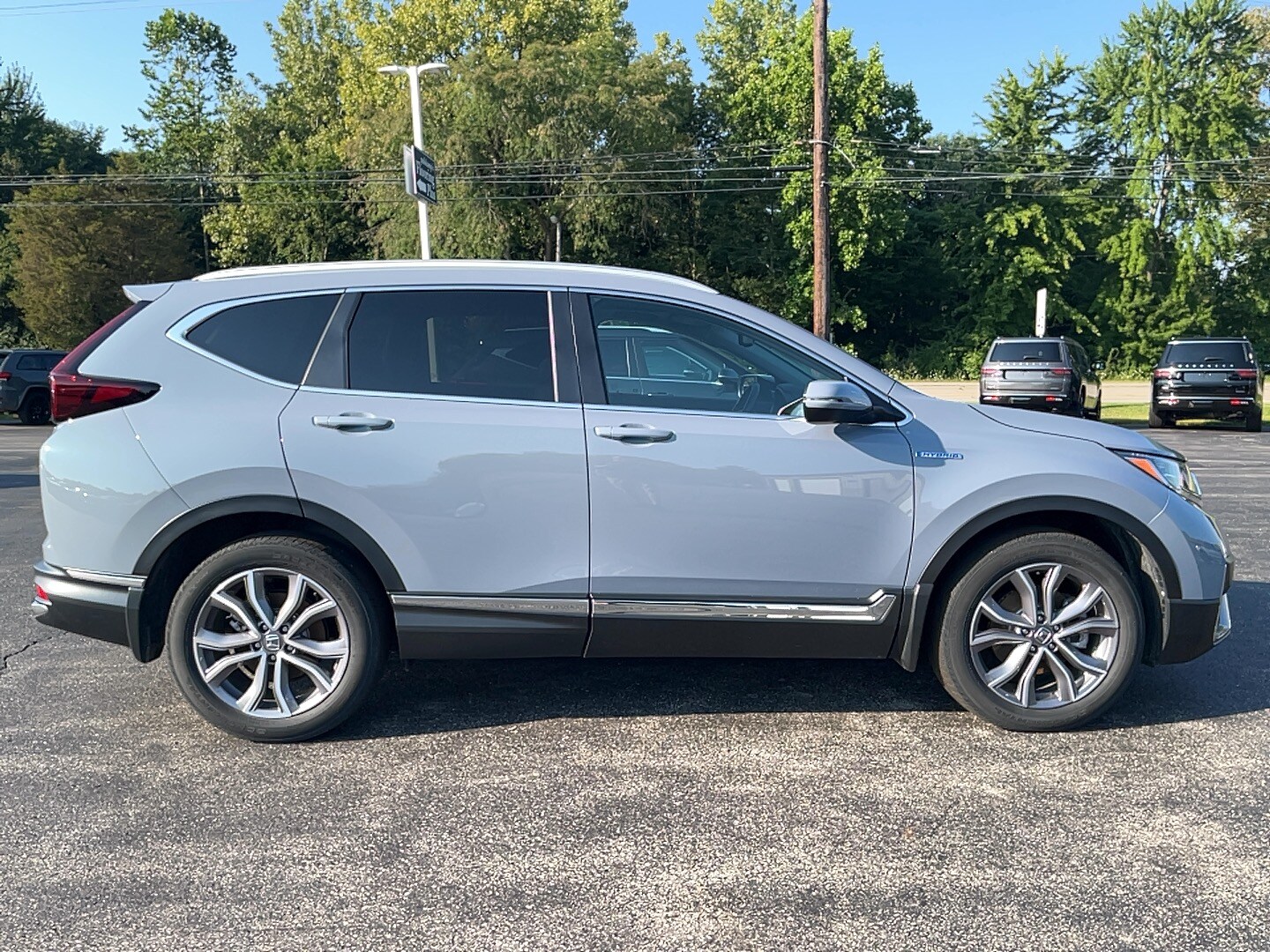 2021 Honda CR-V Hybrid Touring photo 2