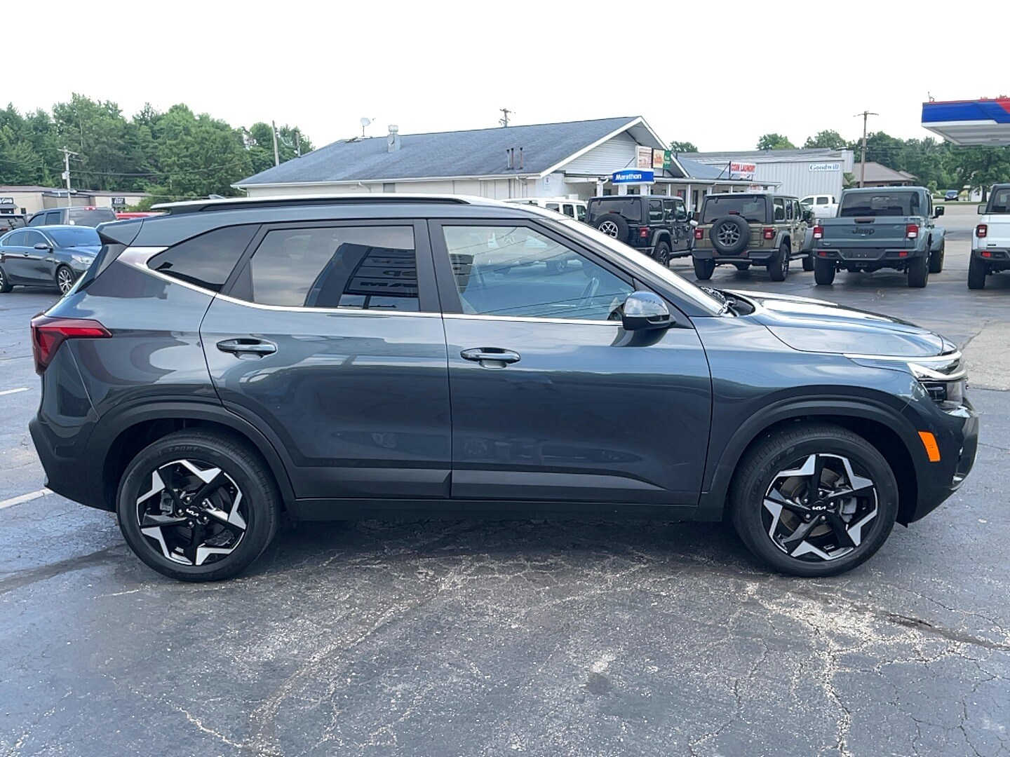 2024 Kia Seltos EX photo 4