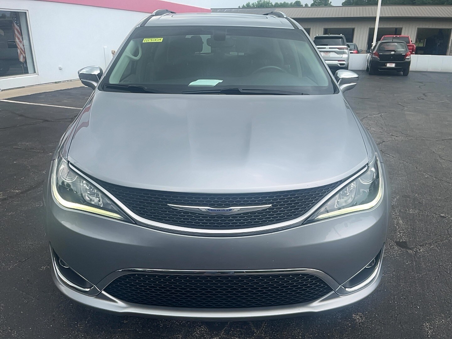 2020 Chrysler Pacifica Limited photo 2