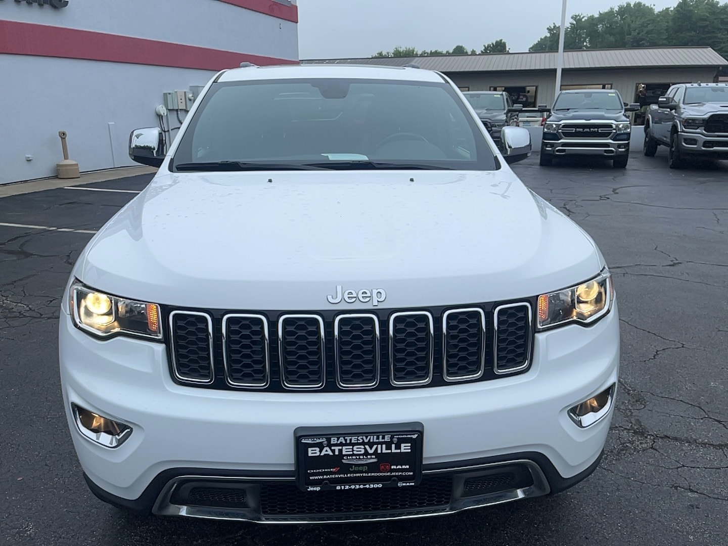 Used 2021 Jeep Grand Cherokee Limited with VIN 1C4RJFBGXMC508594 for sale in Batesville, IN