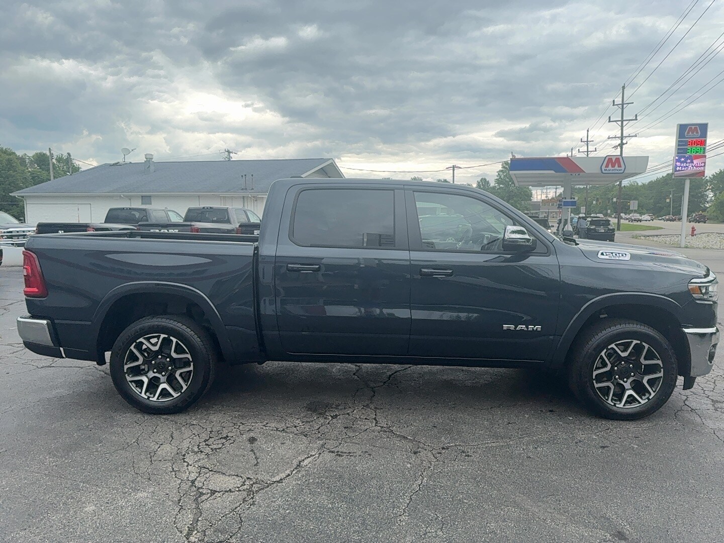 2025 Ram 1500 Laramie photo 4
