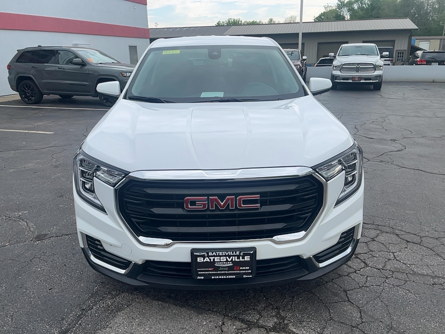 Used 2024 GMC Terrain SLE with VIN 3GKALTEG9RL368619 for sale in Batesville, IN