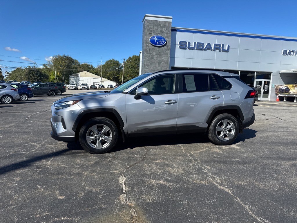 2023 Toyota RAV4 Hybrid LE photo 4