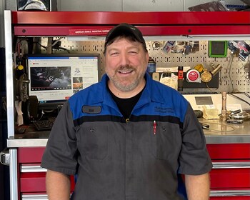 Staff member Technician from ID_7b845b93a553