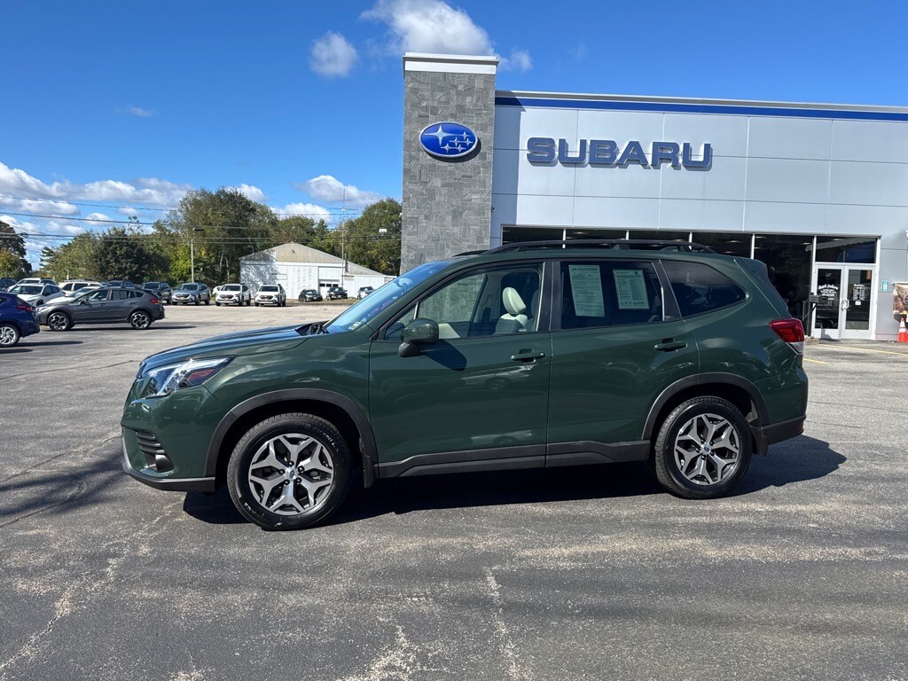 2023 Subaru Forester Premium photo 3