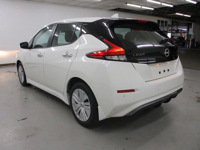 2023 Nissan Leaf S photo 4