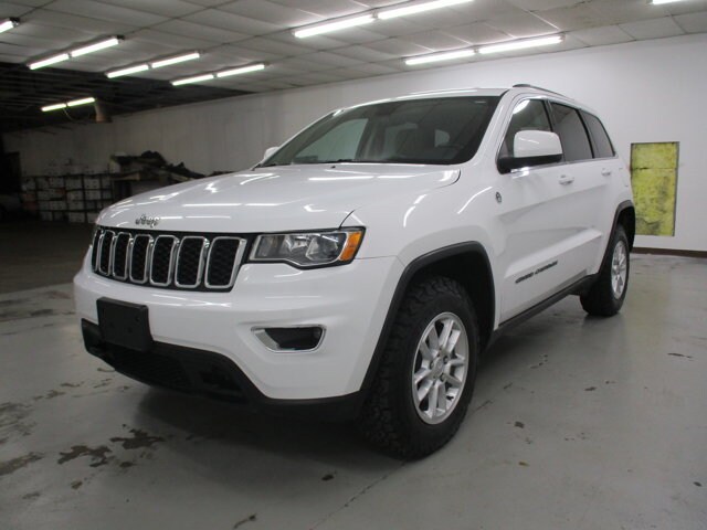 2020 Jeep Grand Cherokee Laredo photo 3