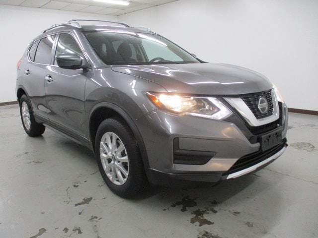 2020 Nissan Rogue SV's photo