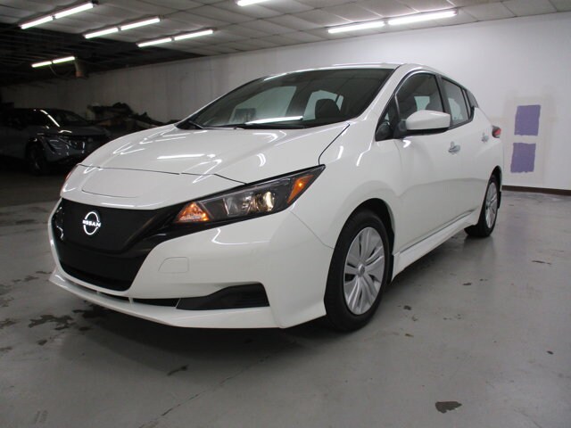 2023 Nissan Leaf S photo 3