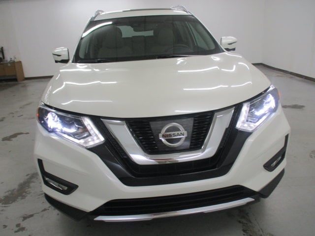 Used 2017 Nissan Rogue SL with VIN 5N1AT2MV5HC884763 for sale in Springfield, MI