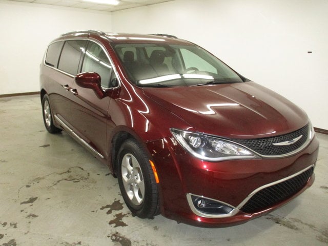 2017 Chrysler Pacifica Touring-L Plus