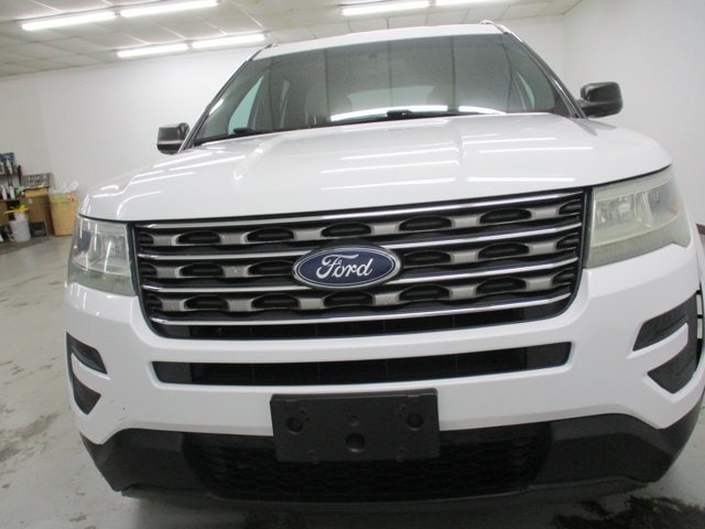 2016 Ford Explorer Base photo 2