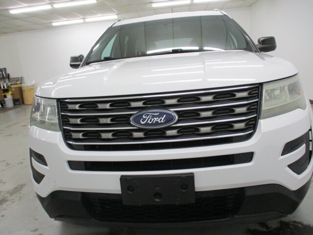 2016 Ford Explorer Base photo 2