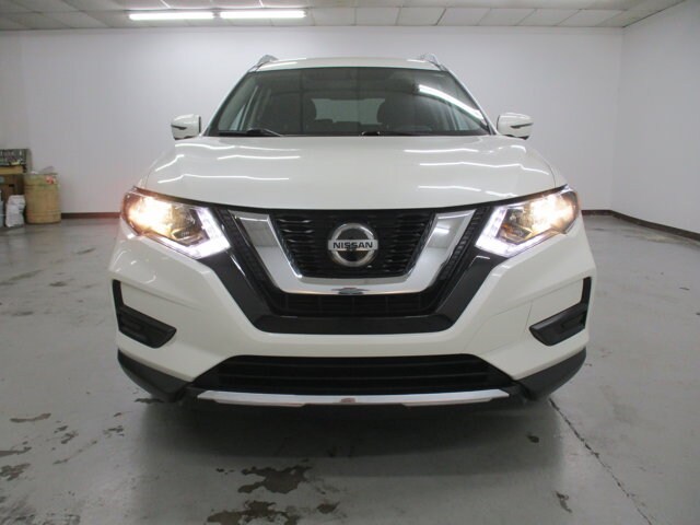 2018 Nissan Rogue SV photo 2