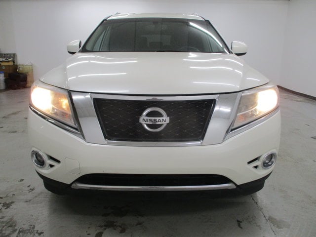 Used 2016 Nissan Pathfinder SV with VIN 5N1AR2MM5GC660428 for sale in Battle Creek, MI