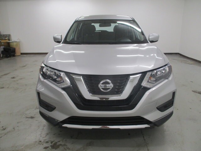 2017 Nissan Rogue S photo 2