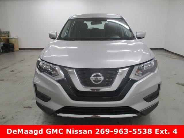Used 2017 Nissan Rogue S with VIN KNMAT2MV9HP503025 for sale in Springfield, MI