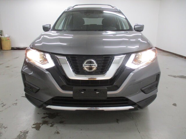 2020 Nissan Rogue SV photo 2