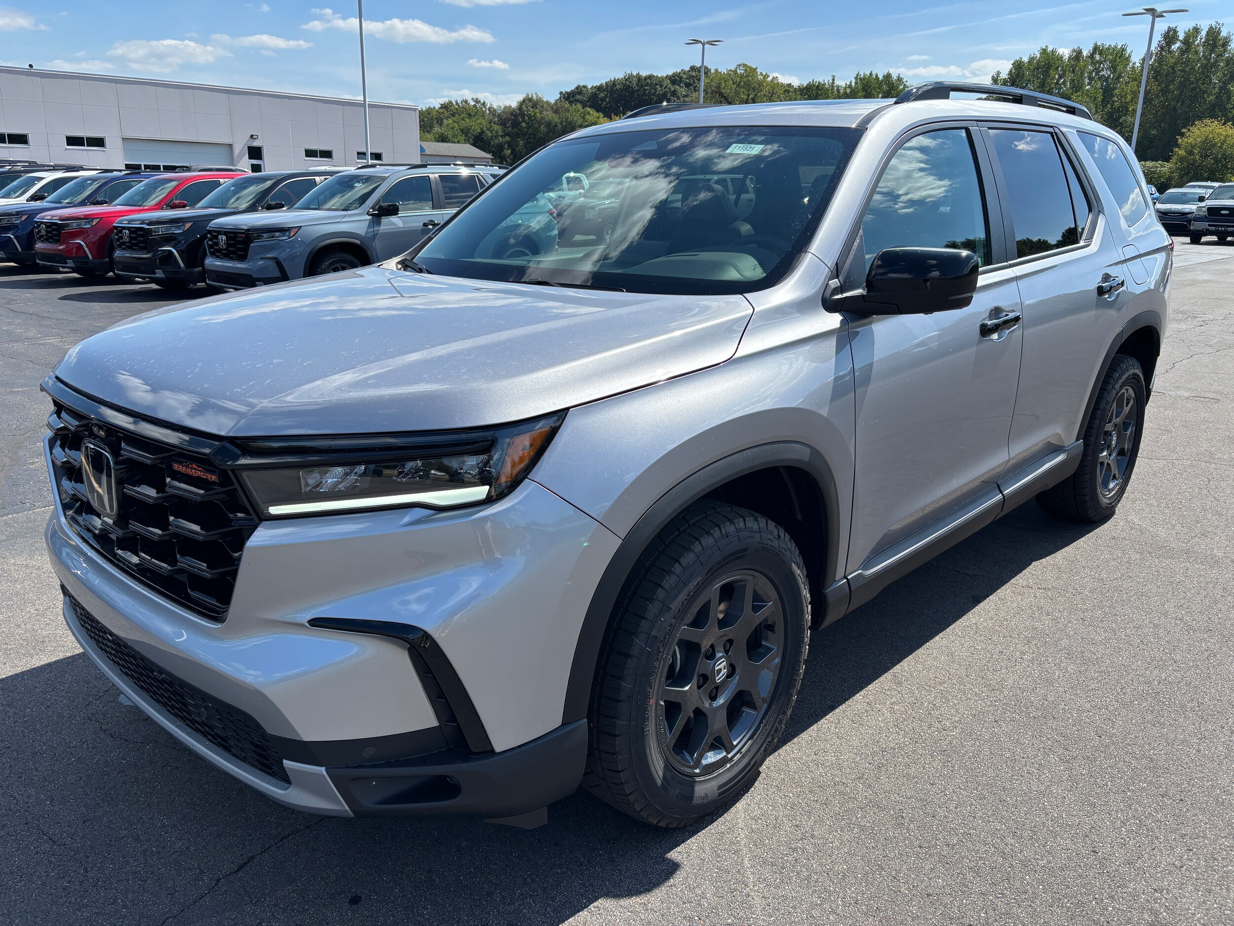 2025 Honda Pilot TrailSport photo 4