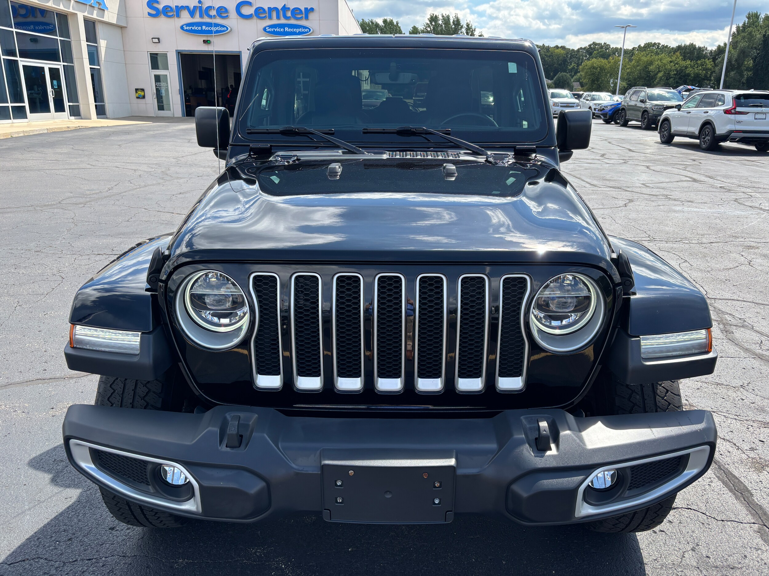 2019 Jeep Wrangler Unlimited Sahara photo 2