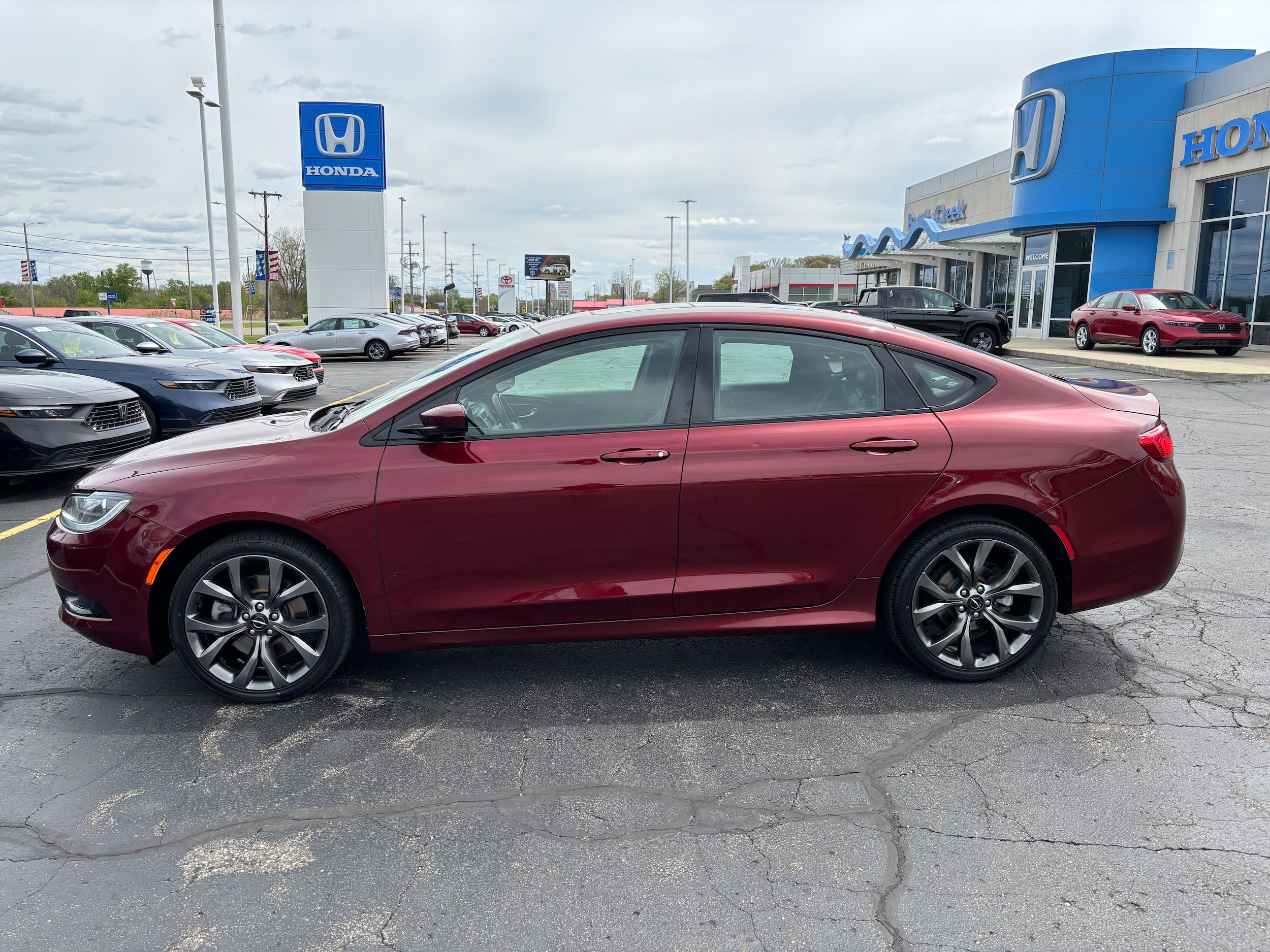 2016 Chrysler 200 S's photo