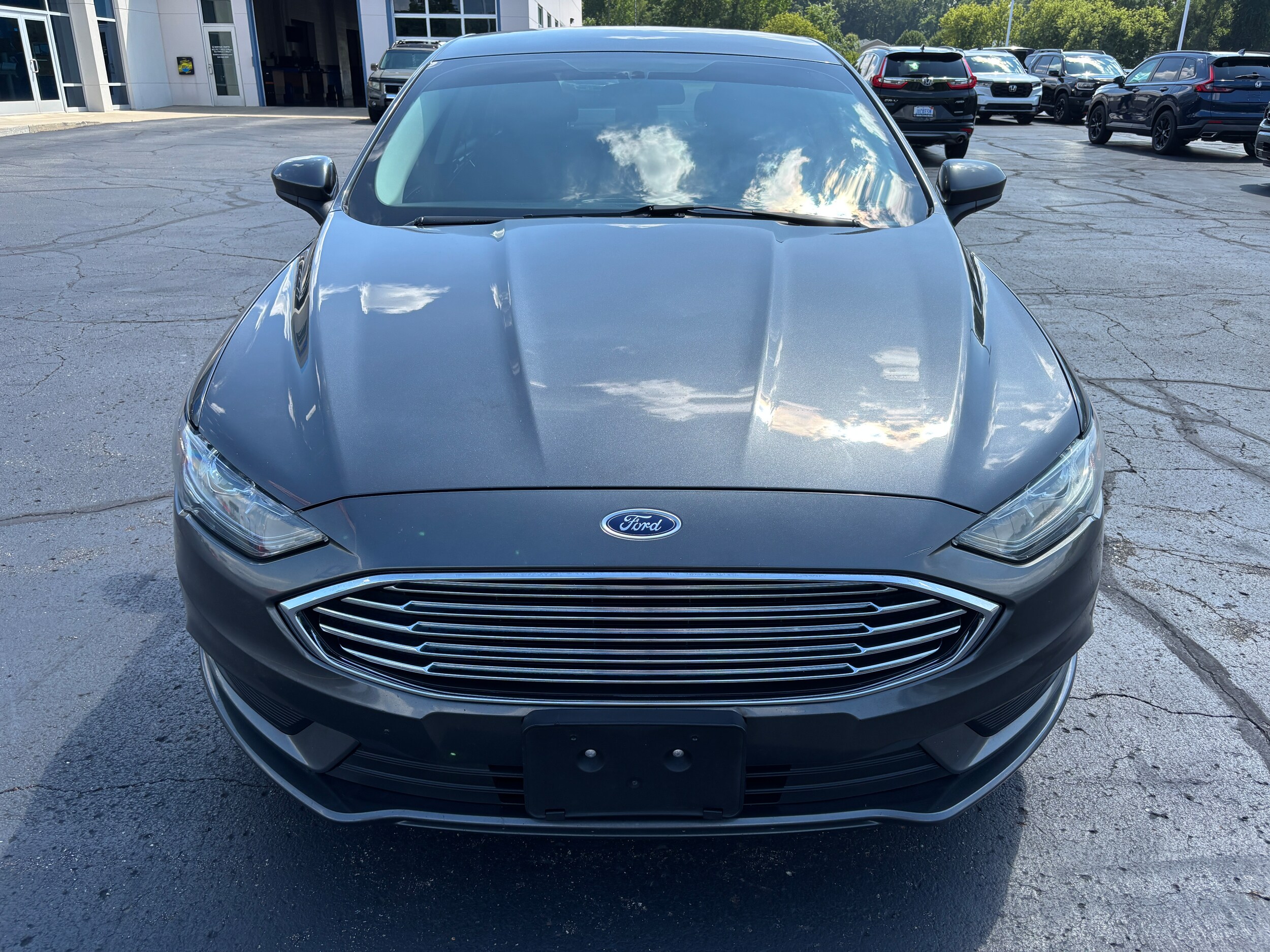 2017 Ford Fusion SE photo 2