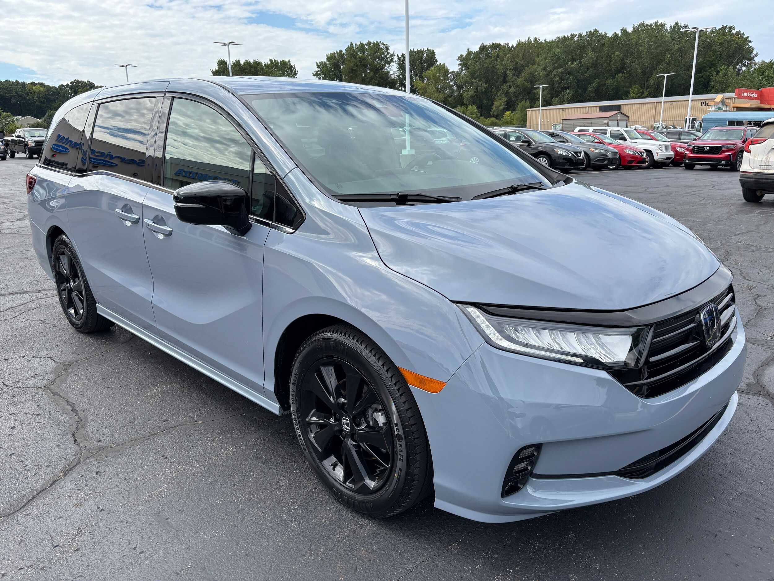 2023 Honda Odyssey Sport photo 2