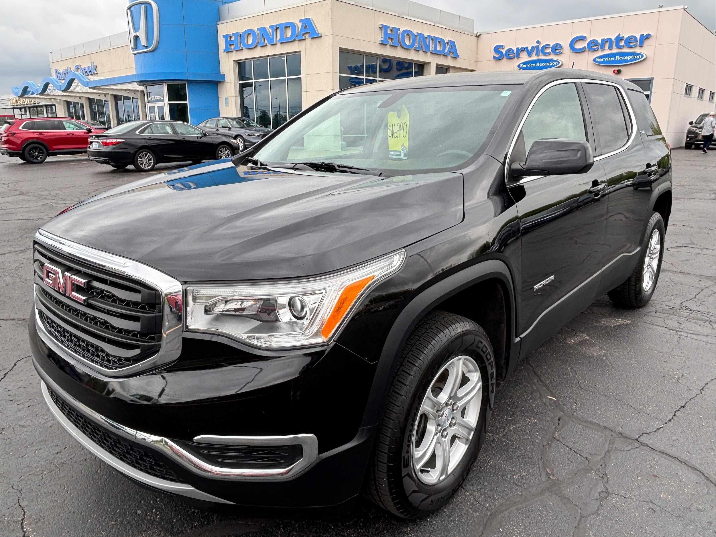 Used 2019 GMC Acadia SLE-1 with VIN 1GKKNKLA1KZ171790 for sale in Battle Creek, MI