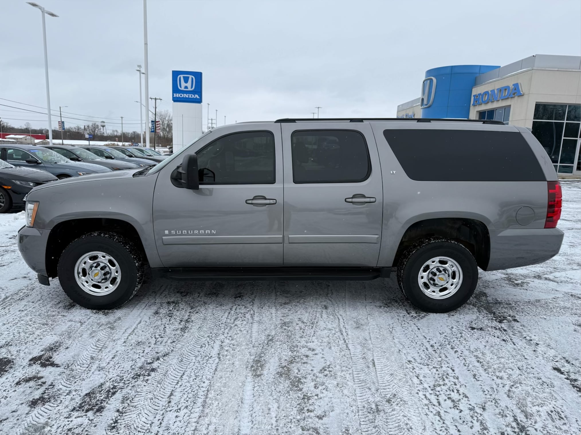 2007 Chevrolet Suburban LT's photo