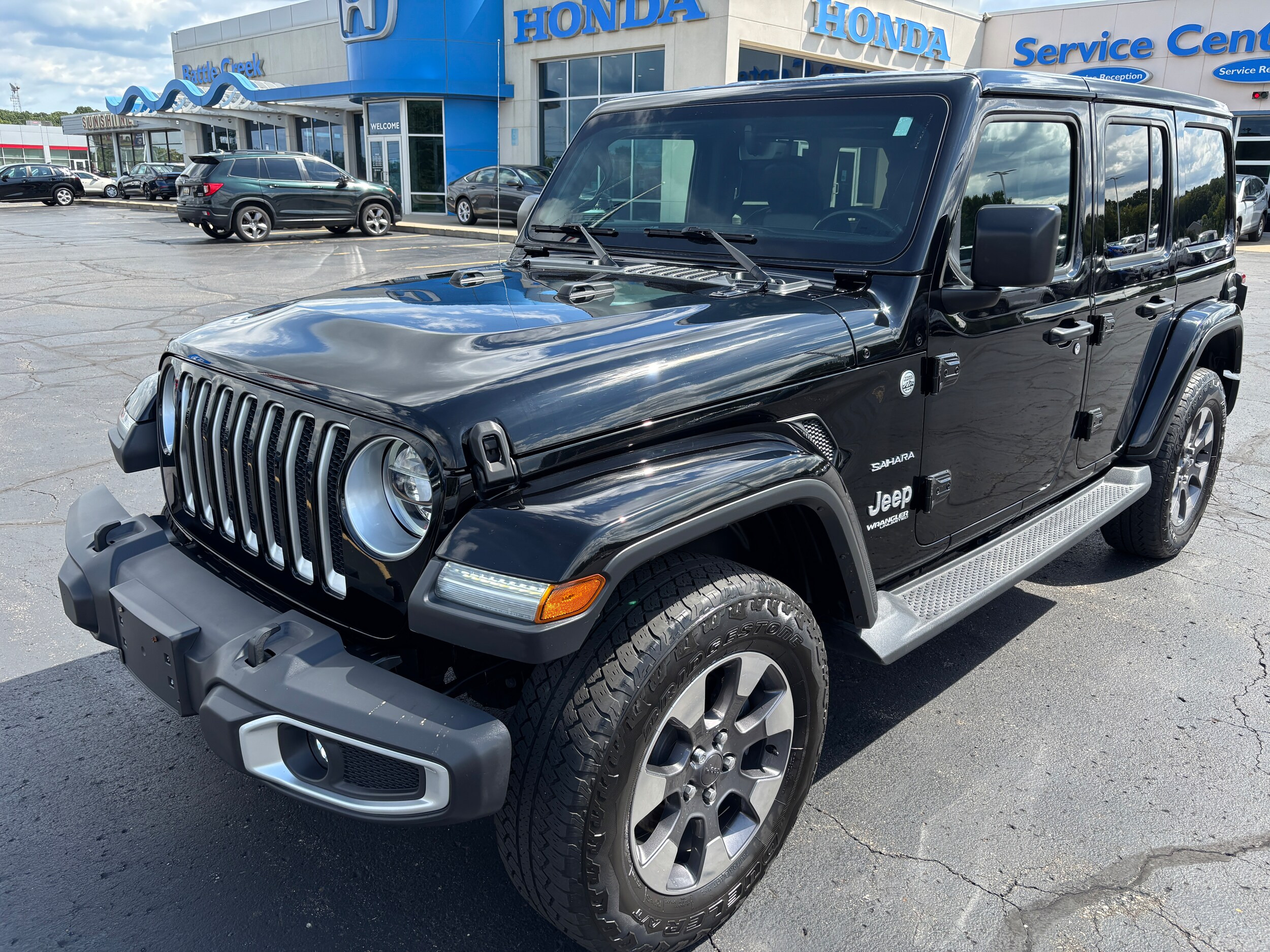 2019 Jeep Wrangler Unlimited Sahara photo 2