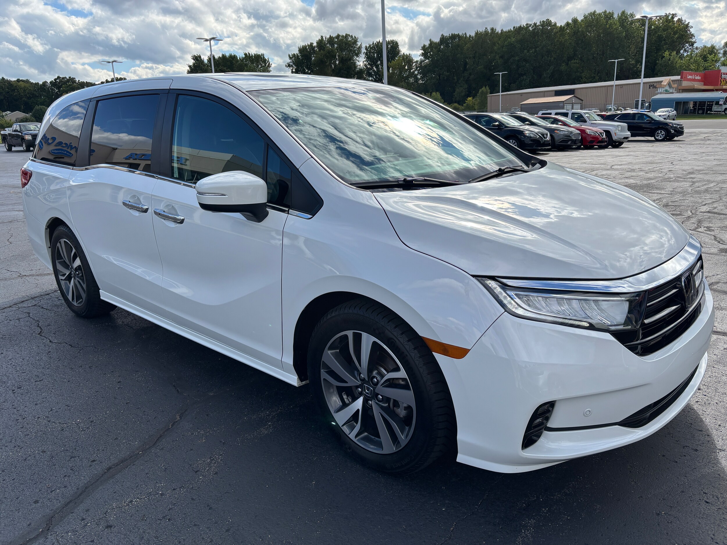 2023 Honda Odyssey Touring photo 2