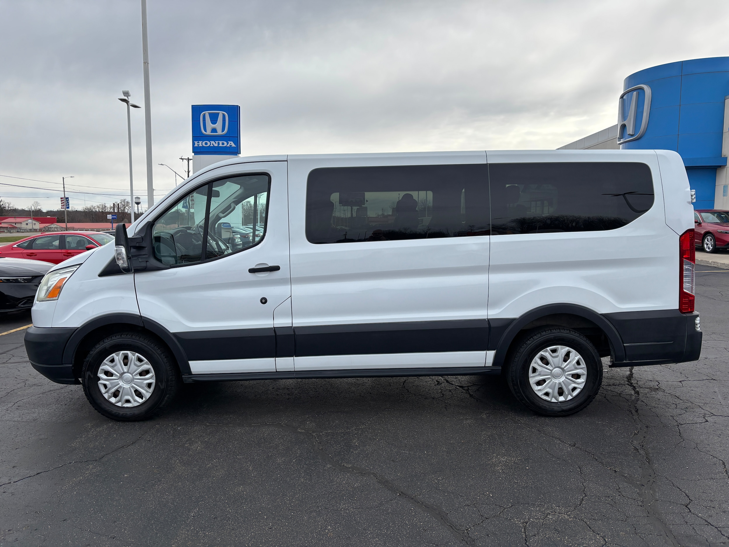 2016 Ford Transit 150 XLT Wagon Low Roof Sliding Pass. 130's photo