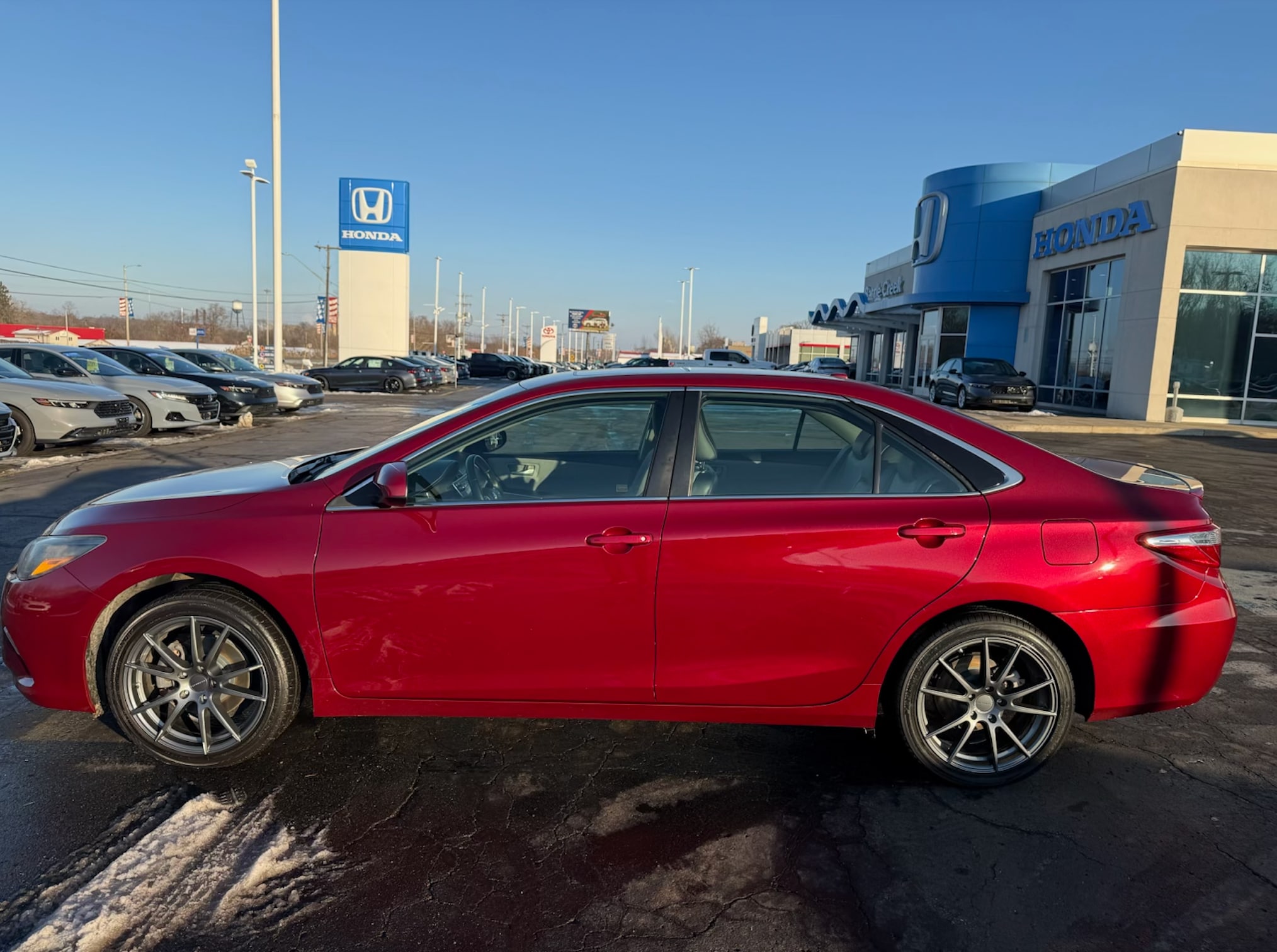 2015 Toyota Camry XLE's photo