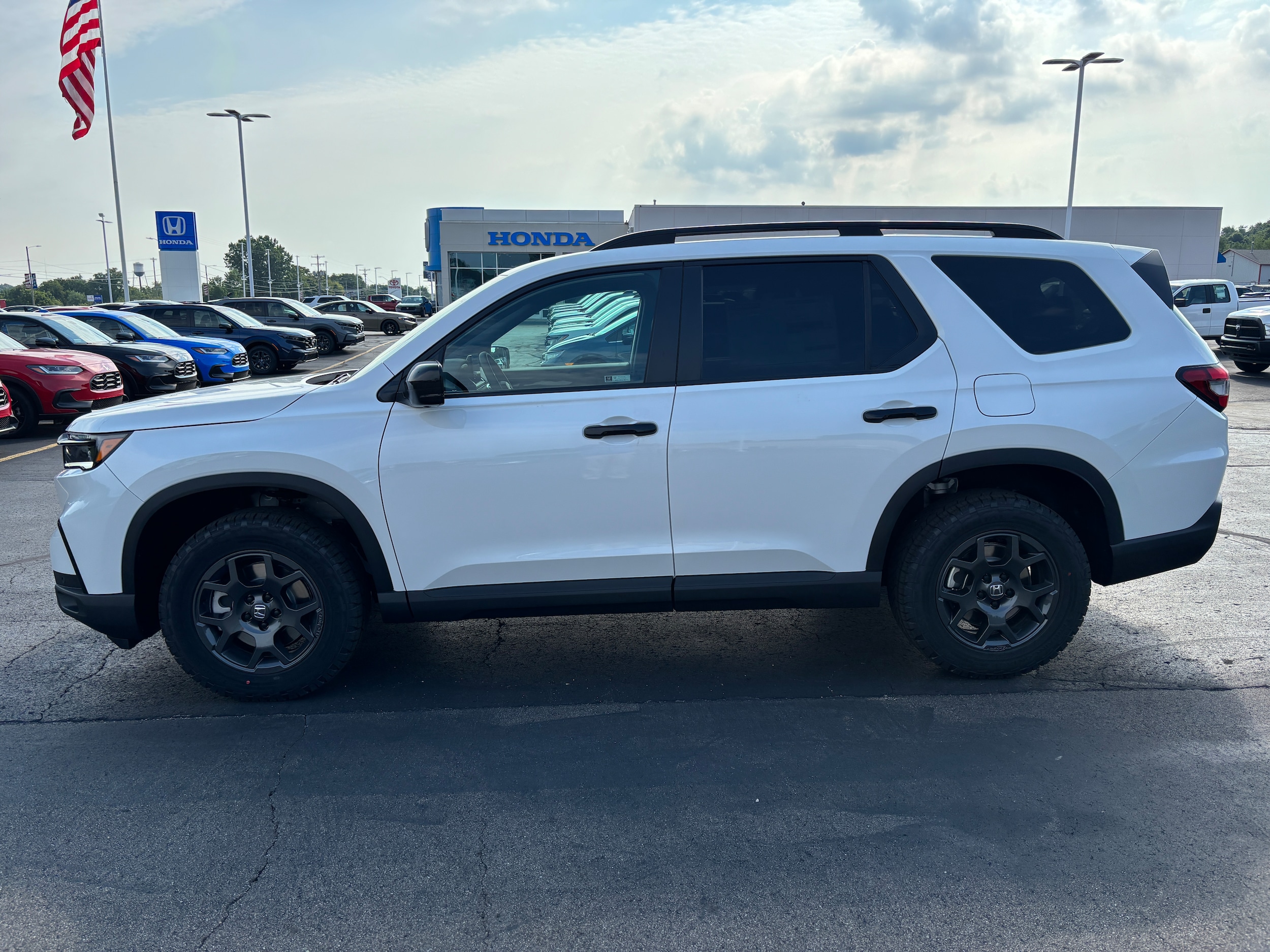 2025 Honda Pilot TrailSport's photo