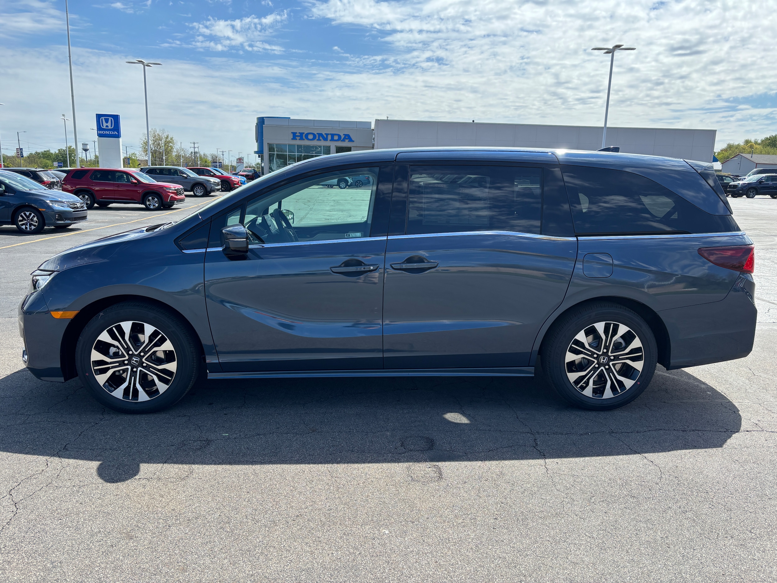 2026 Honda Odyssey Elite's photo