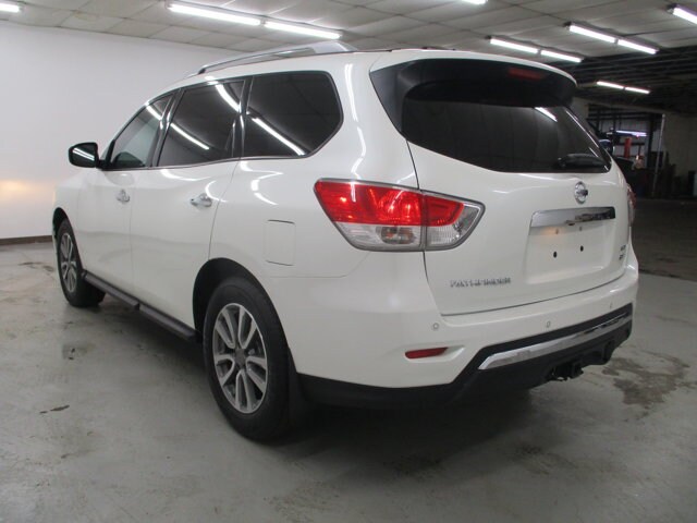2016 Nissan Pathfinder SV photo 4